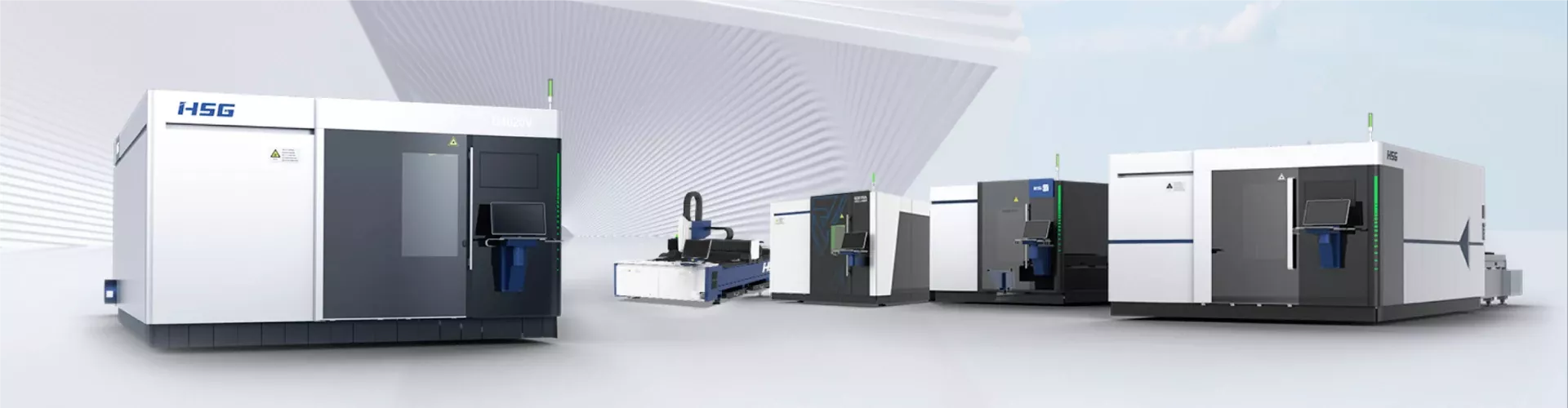 Metallintyöstökoneita esittelyhuoneessa.